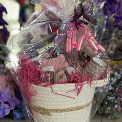 Mother’s Day Bath And Body Inspired Basket With Fragrance Warmer