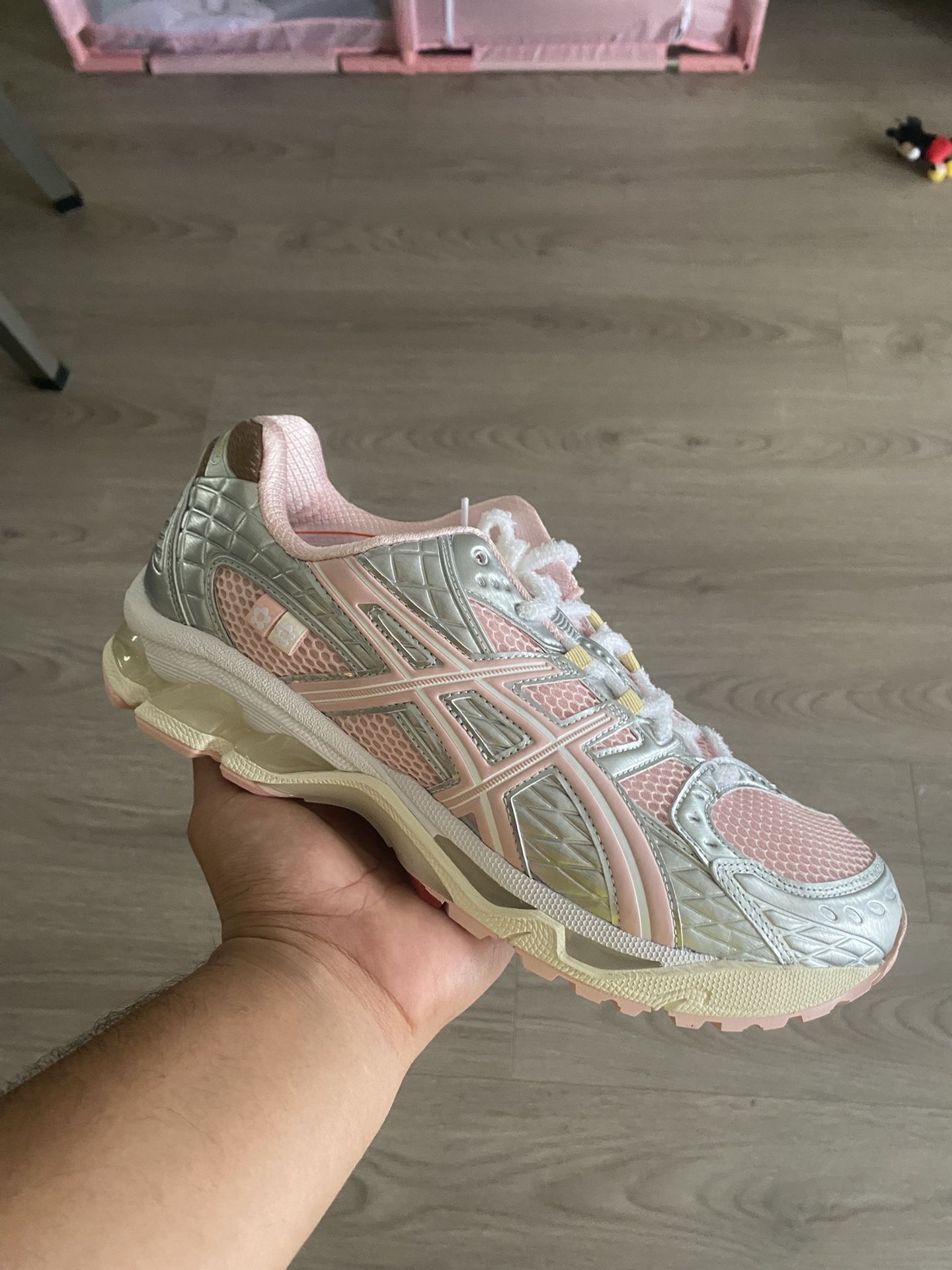 Vandy the Pink ice cream asicis