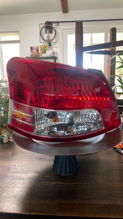 2010-2014 Toyota Yaris driver rear taillight