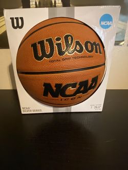 Wilson NCAA silver Series Indoor/outdoor Size 7/29.5”