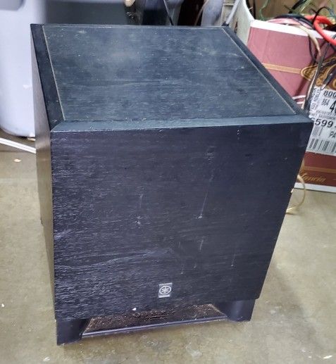 Yamaha YST-SW010 Powered Subwoofer Speaker Excellent Condition. Watch Video