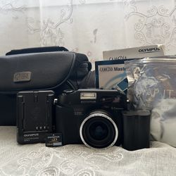 Olympus Camedia C-5060 Zoom 5.1MP Black Digital Camera