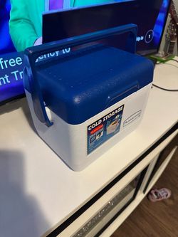 Rubbermaid Tote 6 Cooler White With Blue Top