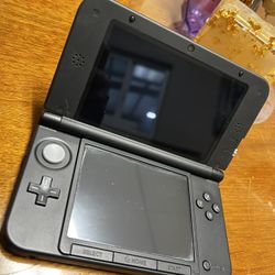 NINTENDO 3DS XL / AC ADAPTER / 4gb MEMORY