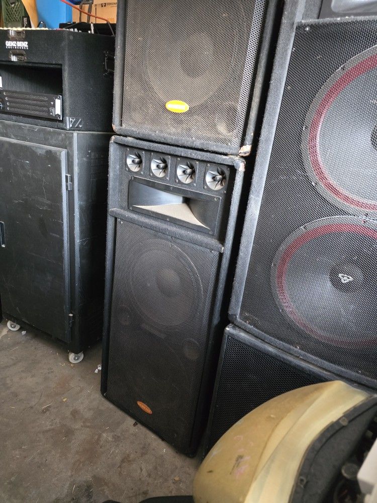 2 Genesis Passive 1200 Watt Dual 15 inch Pa Tower Speakers