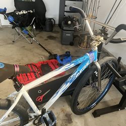 throne goon lmk need gone asap