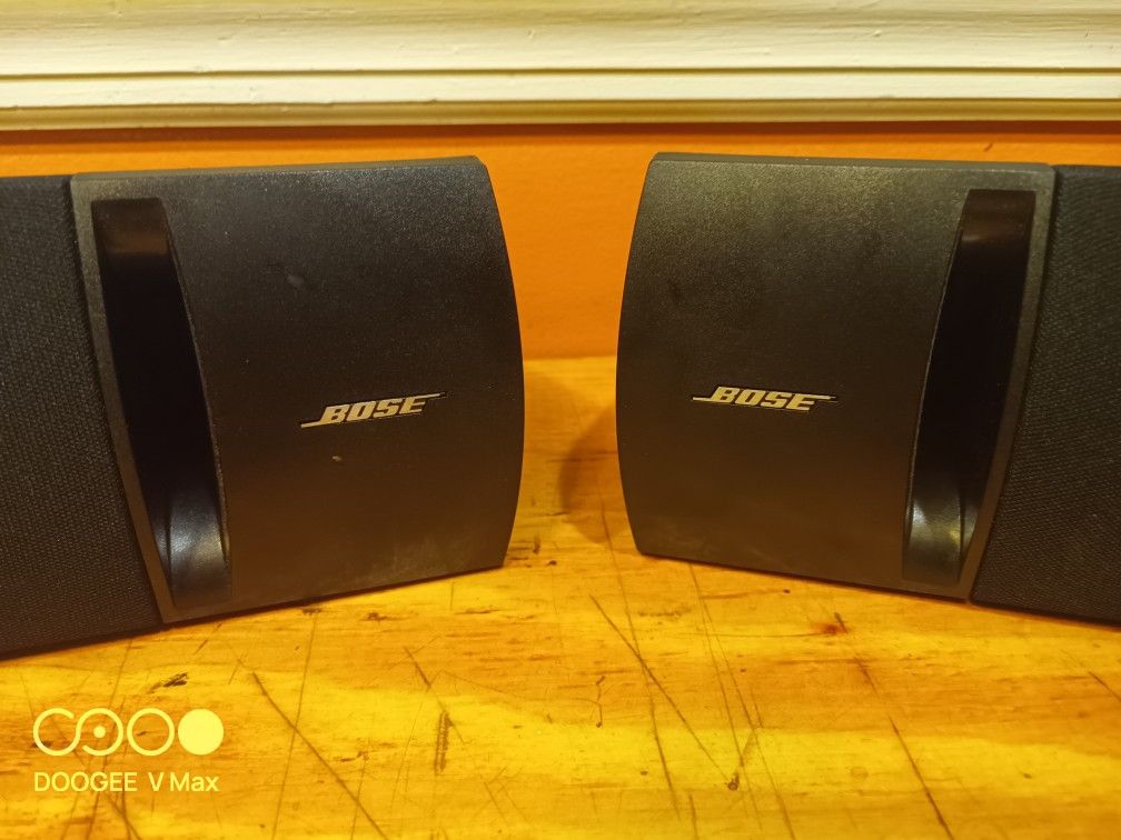 Bose 161  Speakers Book Shelf Like New 