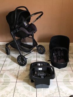LIKE NEW EVENFLO PIVOT MODULAR TRAVEL SYSTEM STROLLER CAR SEAT AND BASSINET 3 IN 1