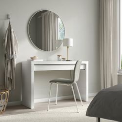 Ikea malm Vanity Table With Glass Top