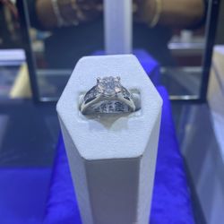 14KT White Gold Diamond Ring 