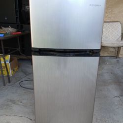 MINI FRIDGE-FREEZER 4.3 INSIGNIA