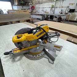 Máquina de cortar deWALT