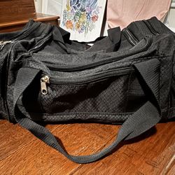  Weekender Duffle - Black, 21”x14”x9”