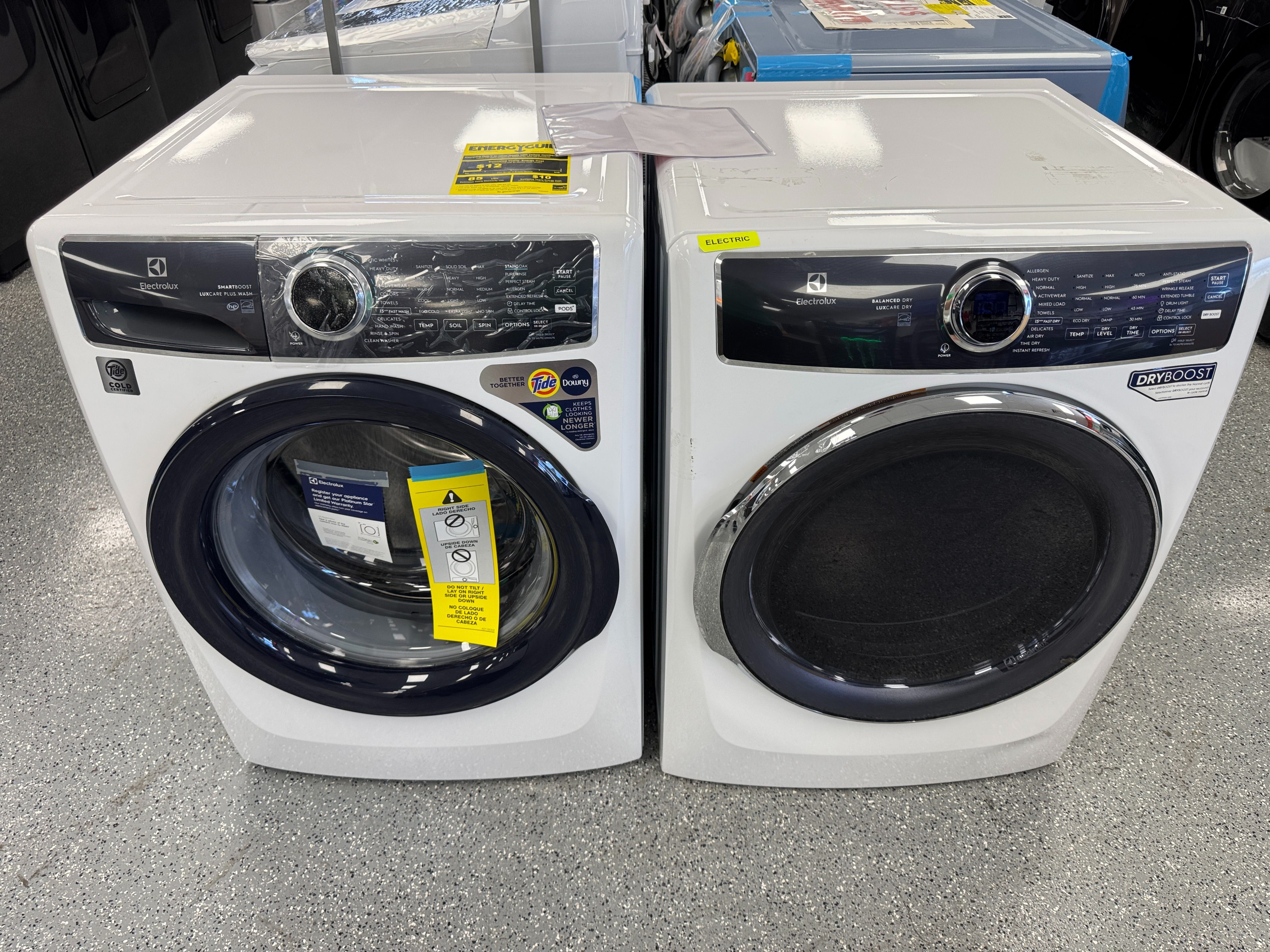 White Electrolux Washer 4.5 cu ft and 8.0 cu ft Electric Dryer Set. Units are new open box scratch and dent