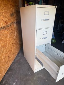 Large file cabinet  in grate condition  / no key 🔑 gabinete grande en muy buenas condiciones  / no llave