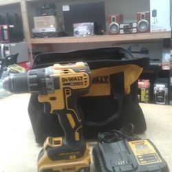 DEWALT DCD791 20V MAX XR Cordless Brushless 1/2" Drill/Driver Kit w/Battery, Charger & Bag