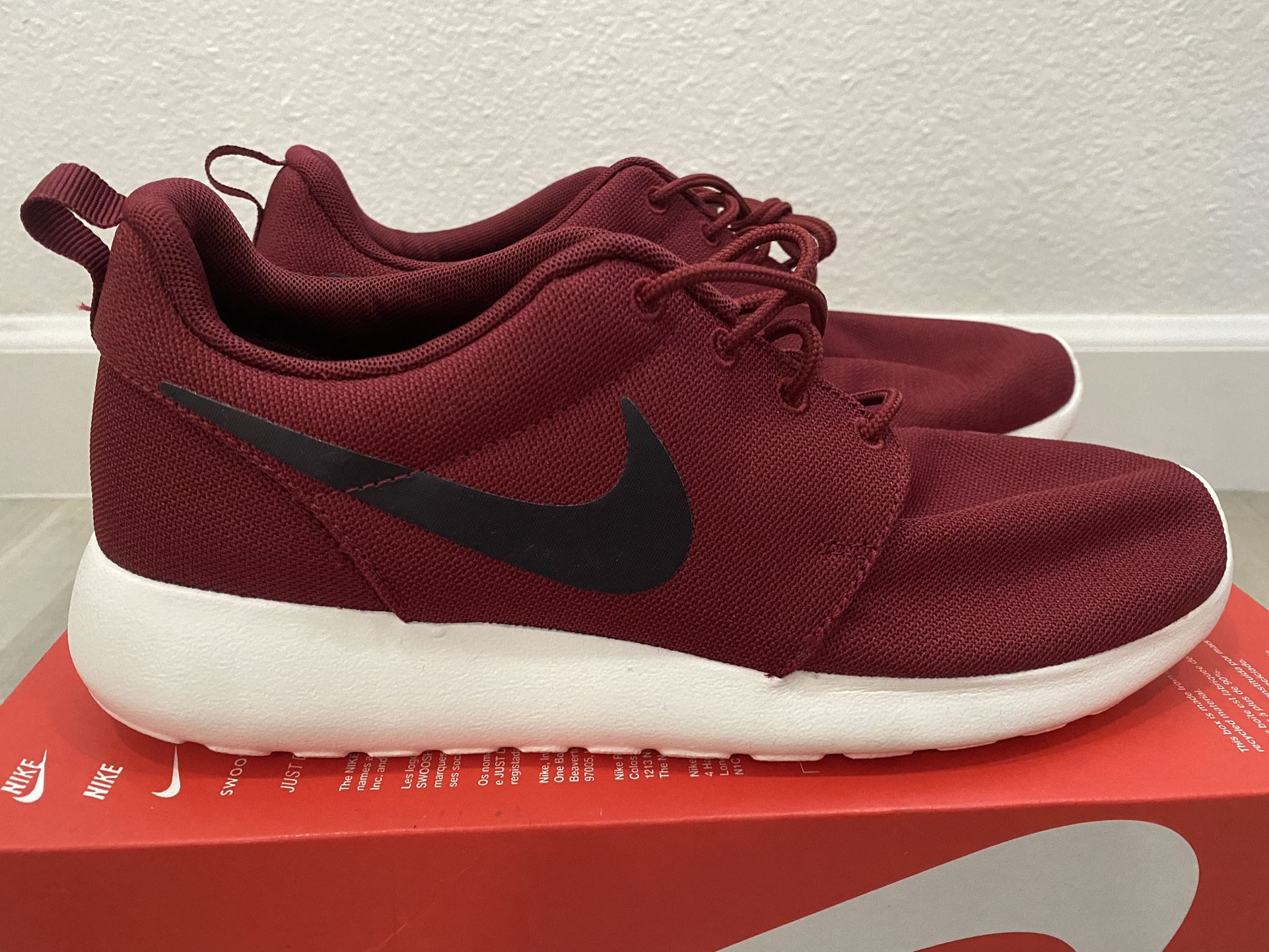 Nike Roshe One - Burgandy - 8 Men - New
