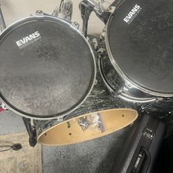 Pearl Drum Set 