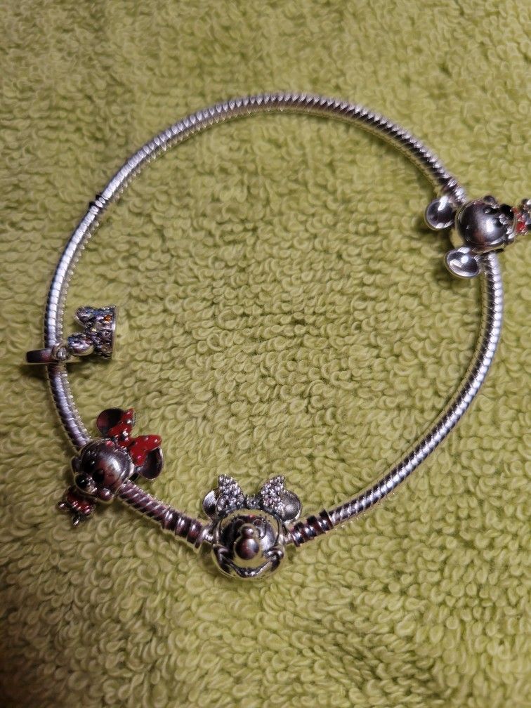Pandora Minnie Mouse 21 Inch Bracelet And Charms