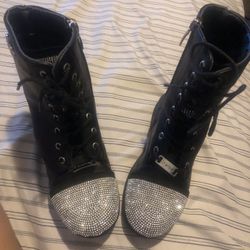 ✨ Girls Boots $3 Size 2