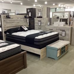 Cambeck 4pc Queen Size Panel Bedroom Set