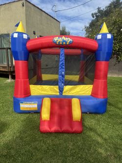 Inflatable Bounce house - Blast Zone