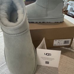 UGG Womens Classic Ultra Mini Boot Sz. 7 Color: Goose Gray