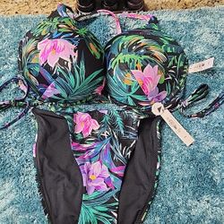 Womens New Victoria Secret Bikini Size 34DD And Medium Cheeky Bottoms