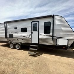 2020 31Ft Trailer In Perris LIKE NEW