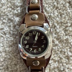 Quartz Wristwatch with Leather Strap