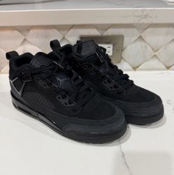 New Jordan Boys Size 7 Y Black