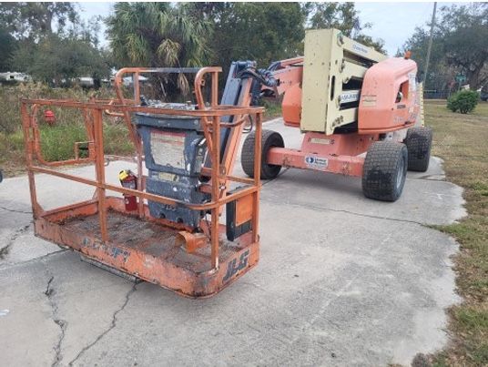45’ Articulating Boom Lift - JLG 450AJ