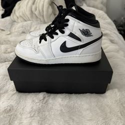 Jordan 1 Low Black White 