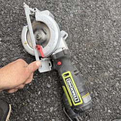 Rockwell 4-1/2” Compact Circular Saw, 5 amps, 3500 rpm, with Dust