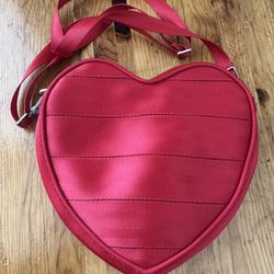Heart Shaped Harvey’s Seatbelt Bag
