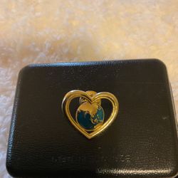 Vintage Gold Heart Pin/brooch (Avon )
