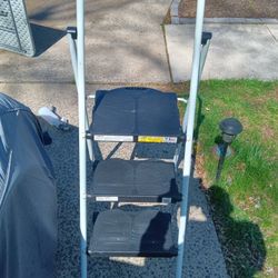 S T A P L E T O N 3-step Step Ladder