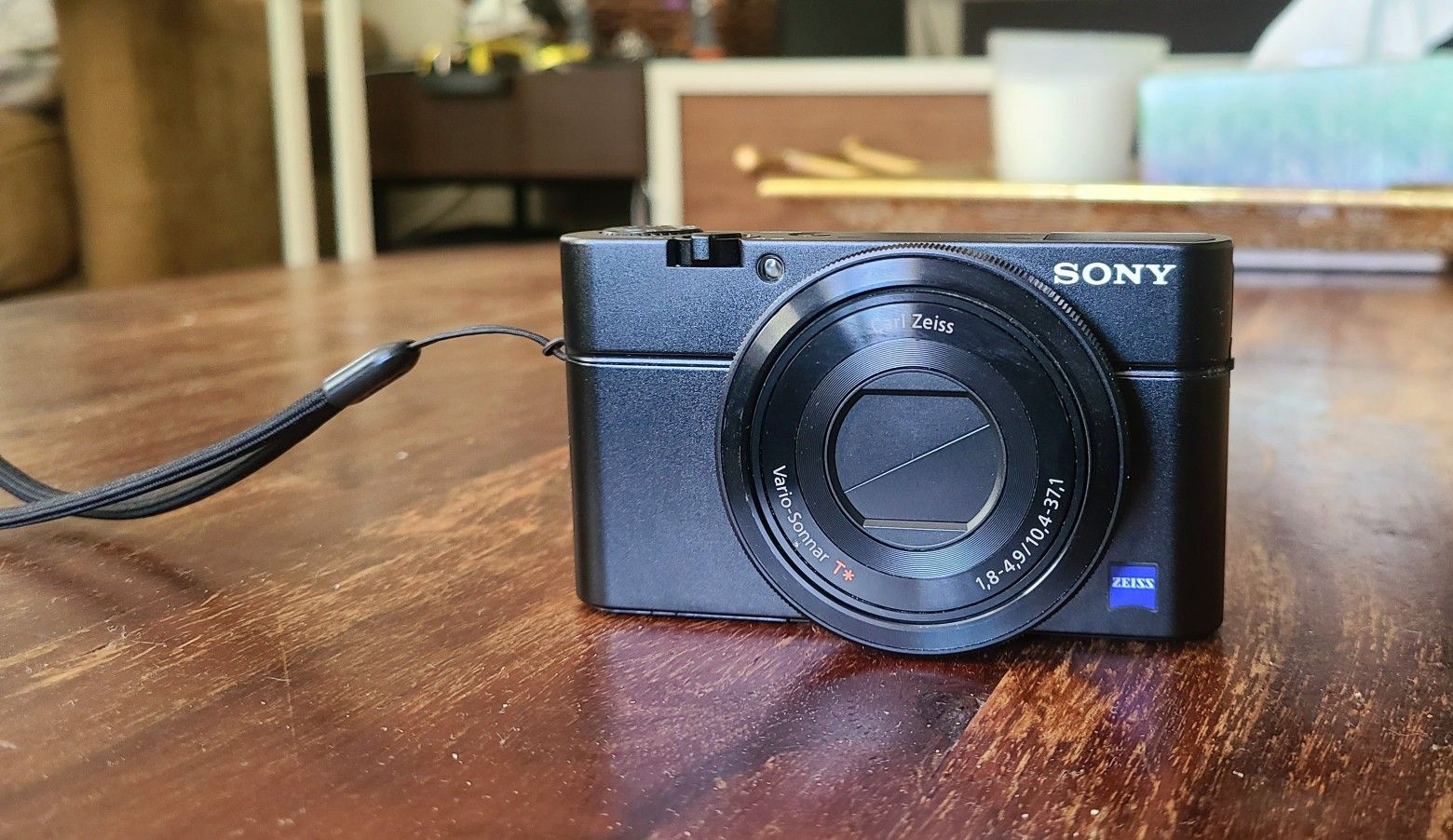 Sony DSC RX 100 20.2 megapixels Carl Zeiss lens