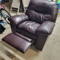 Large, Comfortable Recliner (Leather)