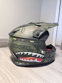 Motorcross helmet with goggles