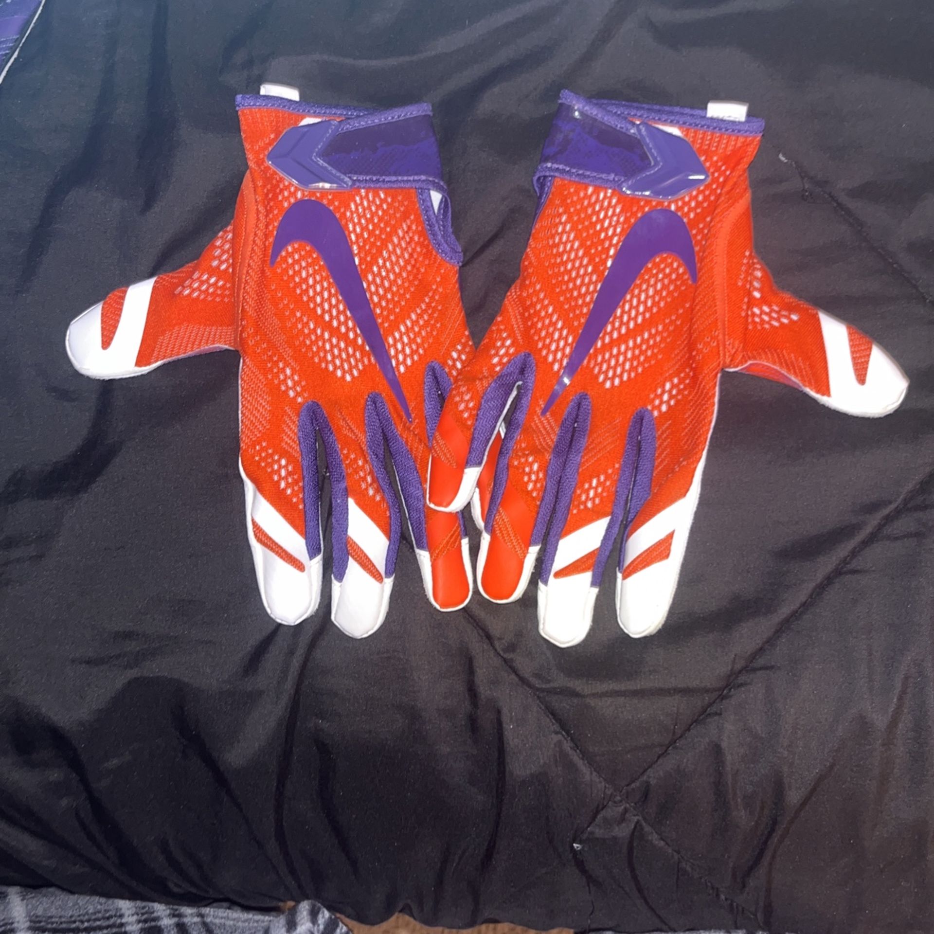 Clemson football gloves for Sale in Miami, FL - OfferUp