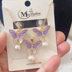 Pretty Butterfly Pendant Set