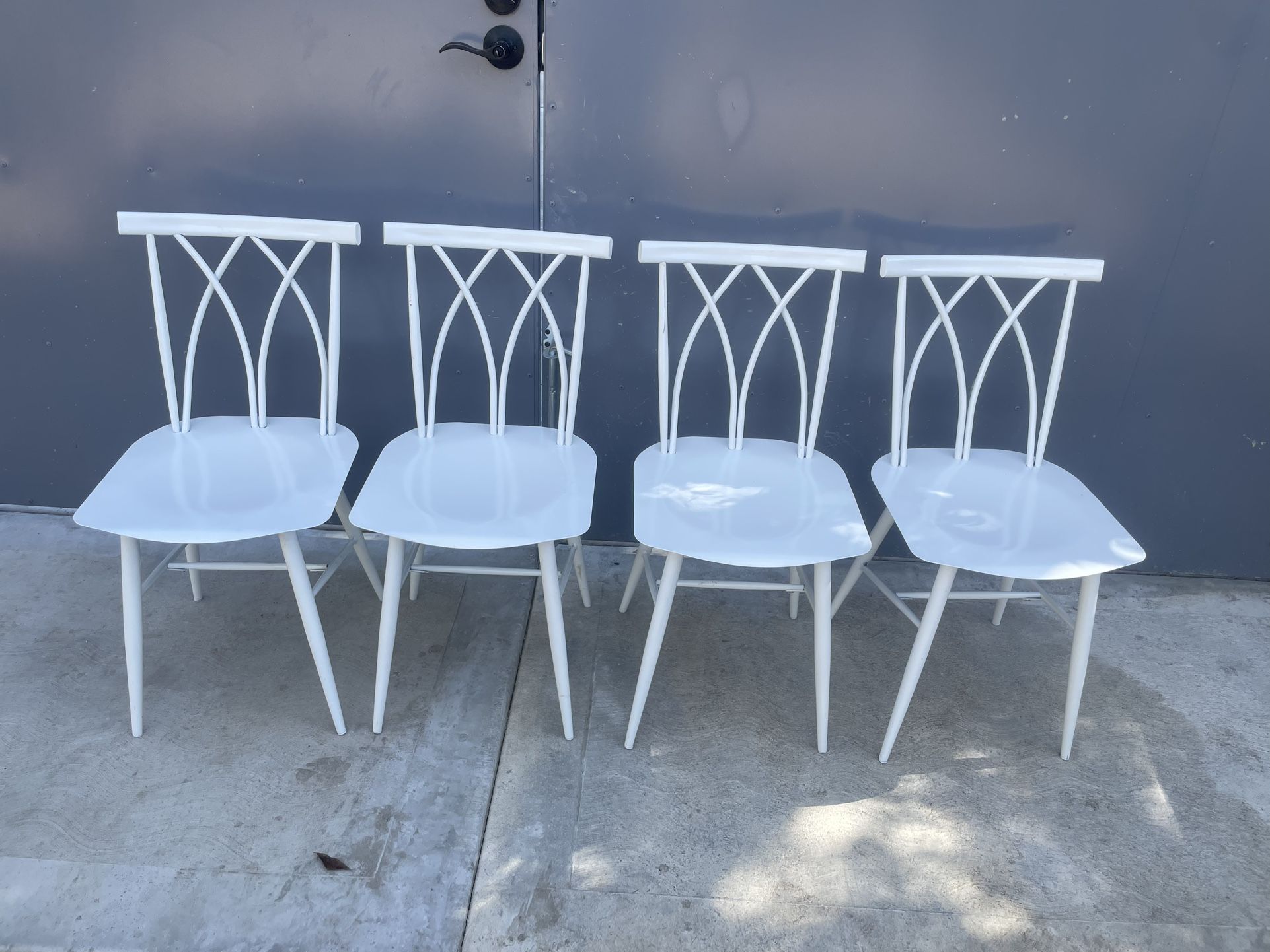 New 4 Metal White Chairs 