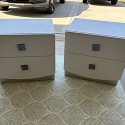 White End Table With Glass Square Handles 