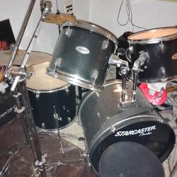 Starcaster Drum Kit