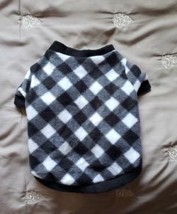 New Dog Sweater Size Medium 