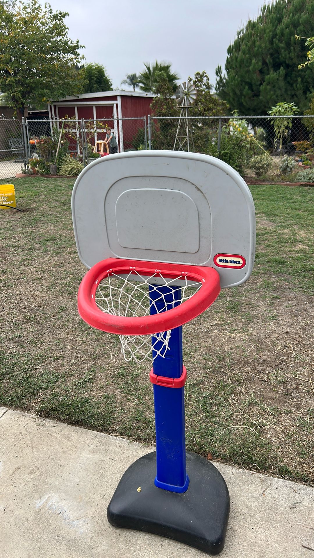 Little Tikes Toddler Basketball Hoop