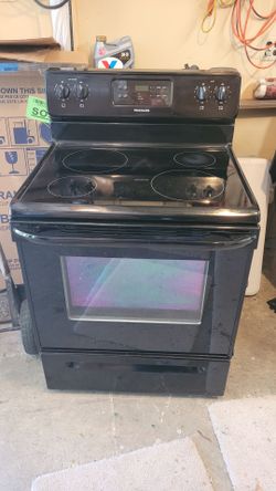 Frigidaire Glasstop Oven/stove Black