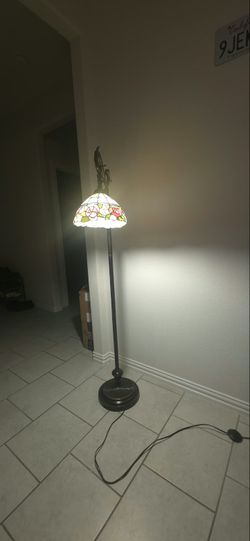 Tiffany-Style Stained Glass Floor Lamp – Working – Excellent Condition
