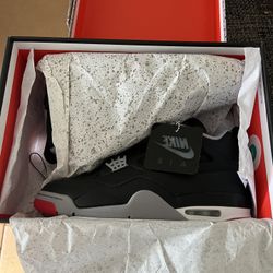 Jordan 4 Bred  Reimagined SZ 9 New